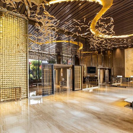 แกรนด์ ดาฟาม ซิกเนเจอร์ สุราบายา Hotel ภายนอก รูปภาพ