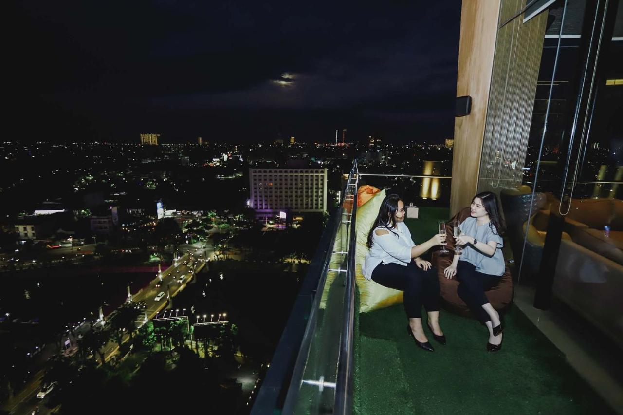 แกรนด์ ดาฟาม ซิกเนเจอร์ สุราบายา Hotel ภายนอก รูปภาพ