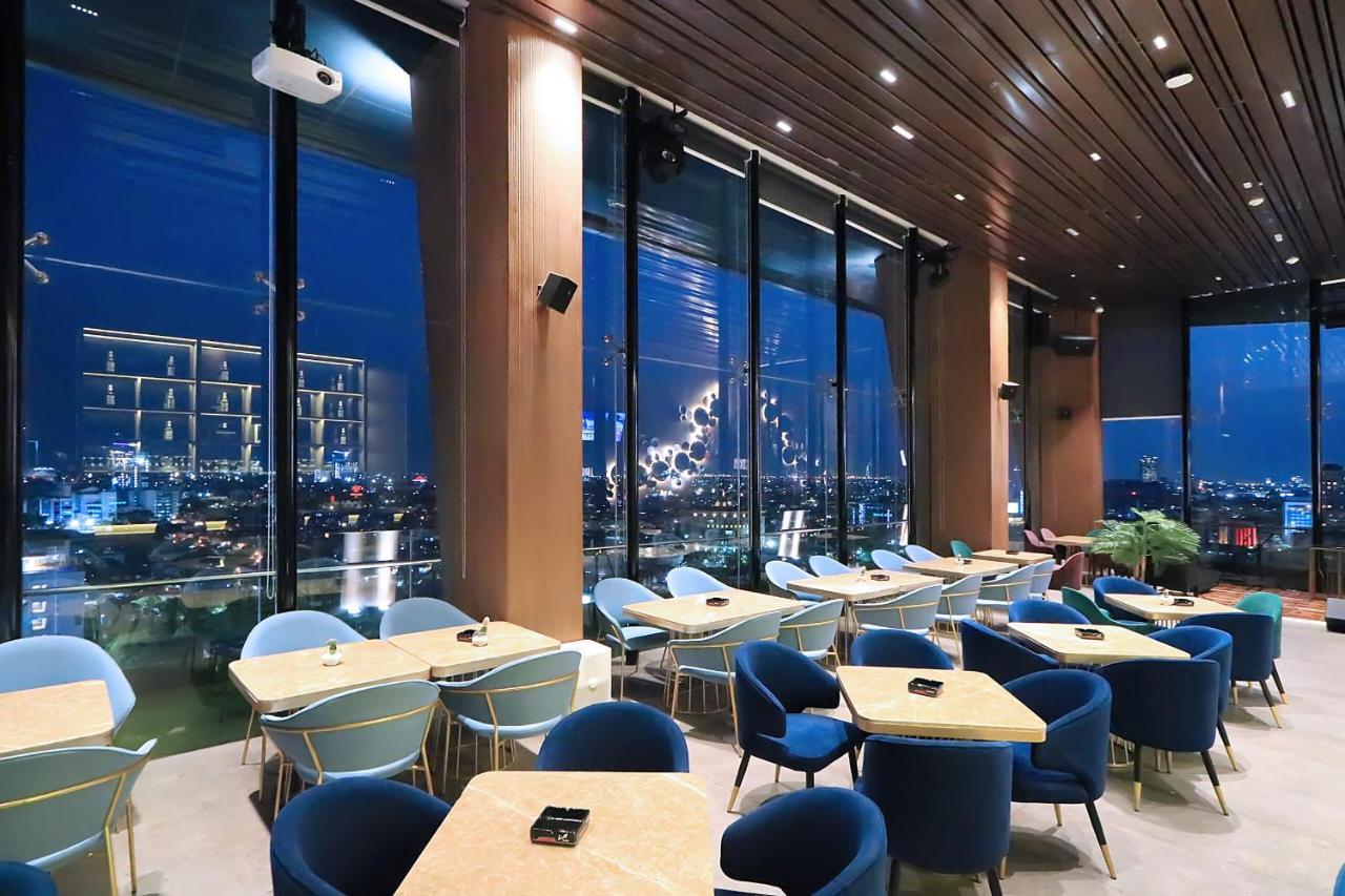 แกรนด์ ดาฟาม ซิกเนเจอร์ สุราบายา Hotel ภายนอก รูปภาพ