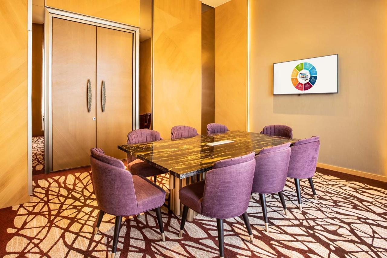แกรนด์ ดาฟาม ซิกเนเจอร์ สุราบายา Hotel ภายนอก รูปภาพ