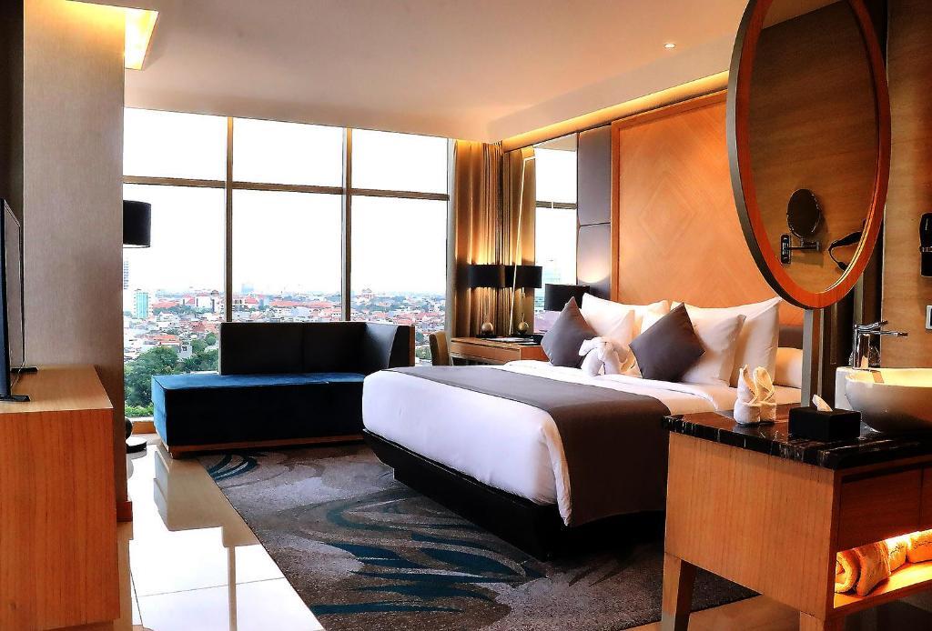 แกรนด์ ดาฟาม ซิกเนเจอร์ สุราบายา Hotel ภายนอก รูปภาพ